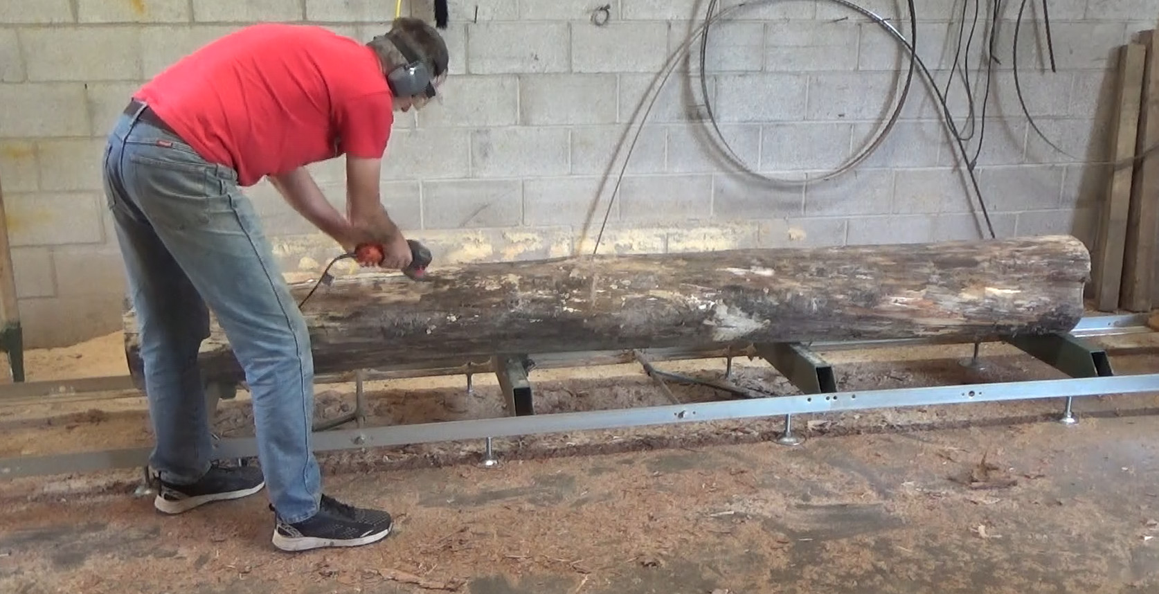 How To Clean Dirty Logs For The Sawmill